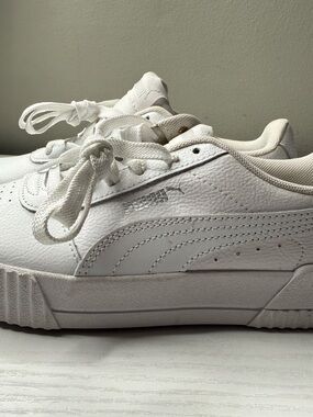 Puma Carina Platform Womens Size 6 White Walking Leather Walking Shoes Sneakers